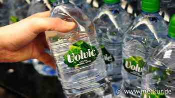 Dreiste Lüge auf Wasserflasche: Volvic muss 75.000 Euro zahlen – Urteil gilt als „historisch“