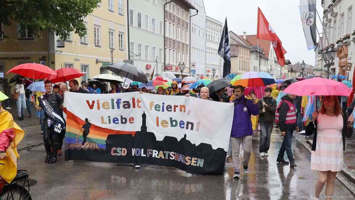 „Glitzer ist politisch“: Zweiter CSD steigt in Wolfratshausen - Veranstalter rechnen mit Großevent