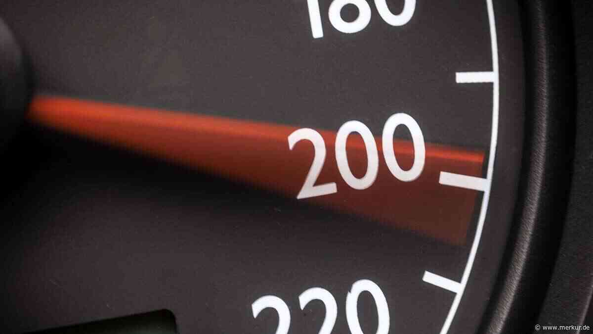 Illegales Autorennen mit Tempo 100 endet mit Crash – Verfahren eingestellt