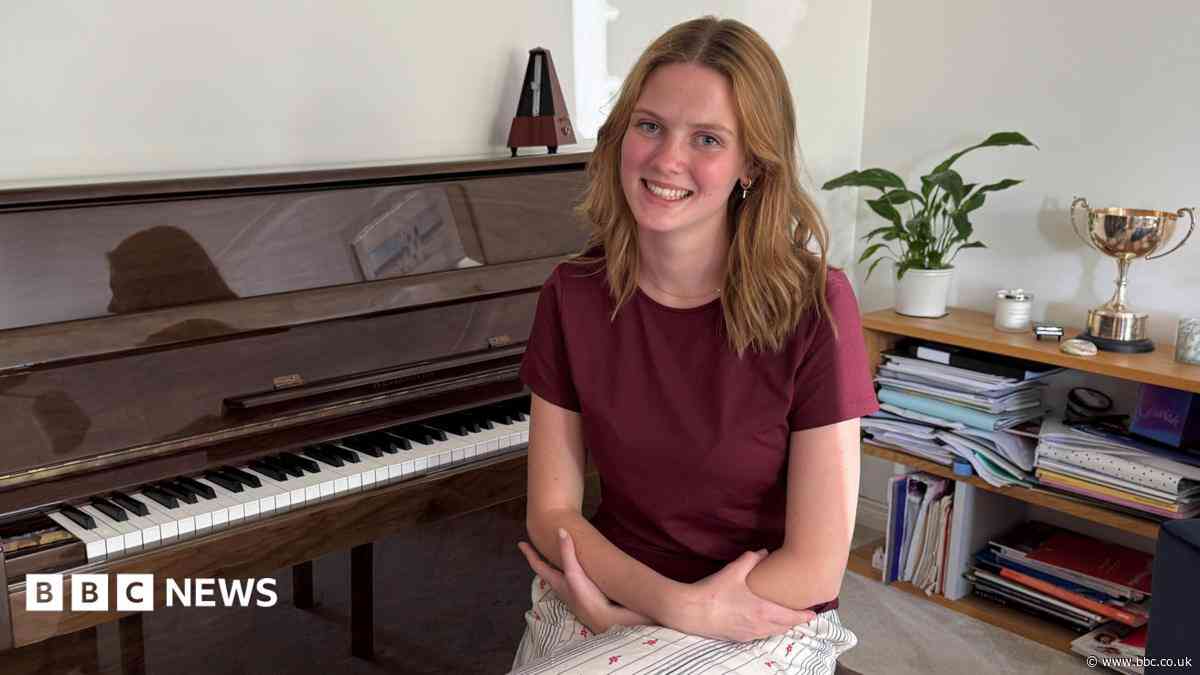 'I passed my Grade 8 piano exam with one hand'