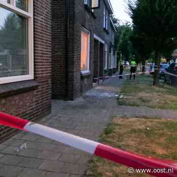 Buurt geschrokken van harde knal bij woning Enschede, politie onderzoekt aanslag