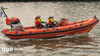 Two men die trying to help children in sea