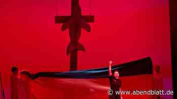„Passion Timmy“: Ein skurriler Abend zwischen Wal-Messe und Mastschweinen