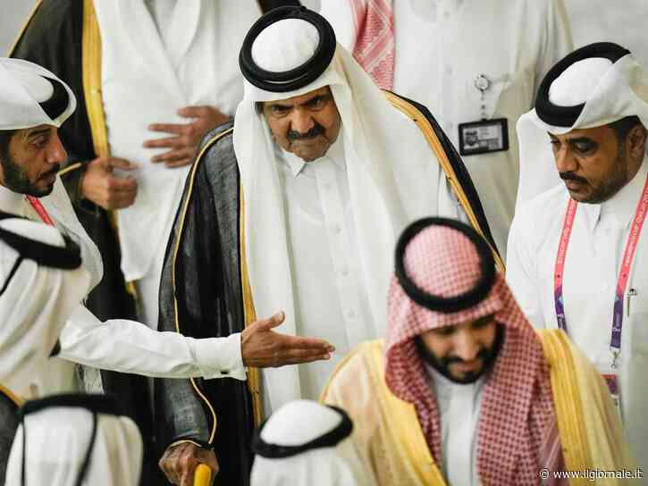 Al-Thani, l'emiro che "inventò" il Qatar (e conquistò Harrods, Psg e Costa Smeralda)