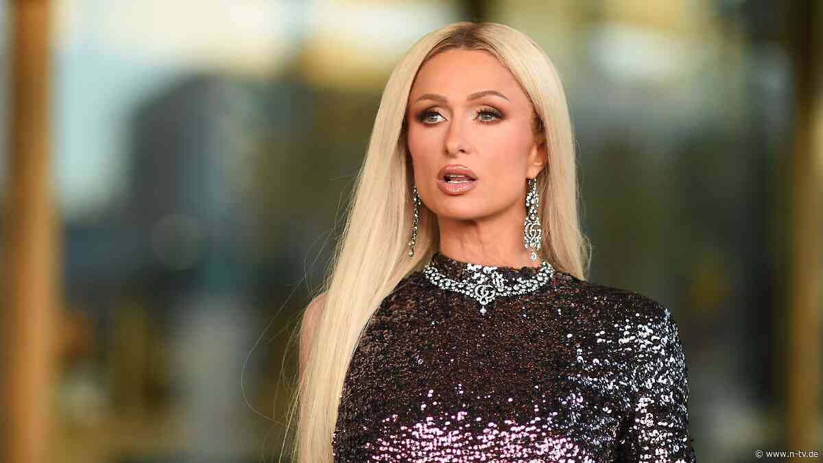 Blond wird zu brünett: Paris Hilton begeistert Fans mit anderer Haarfarbe