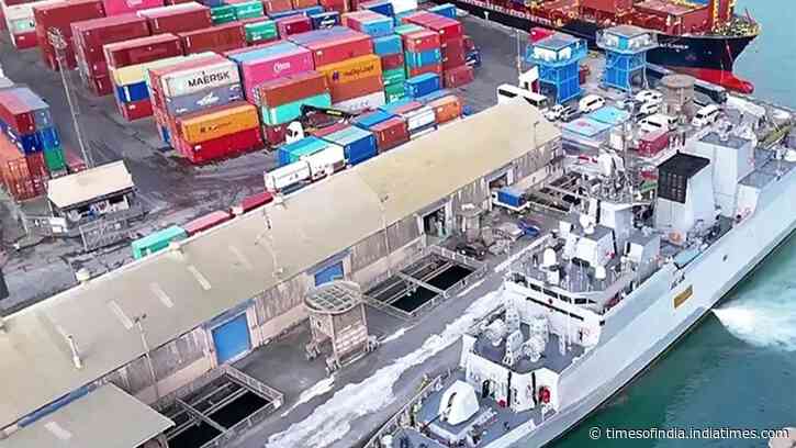 India's commerce portfolio: Imports outpace exports, trade deficit expands to $30.4 billion