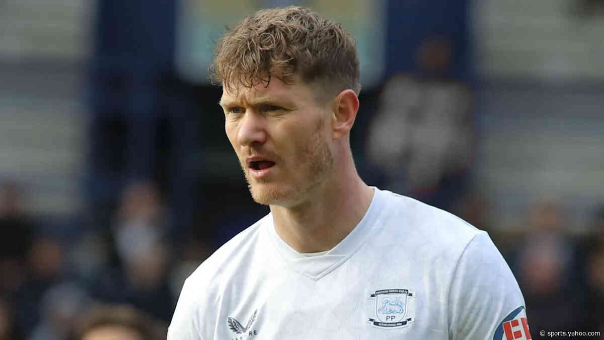Mansfield sign Preston striker Smith for free