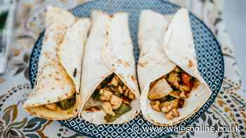 Easy chicken fajitas recipe is ready in 25 minutes and perfect for busy weeknights