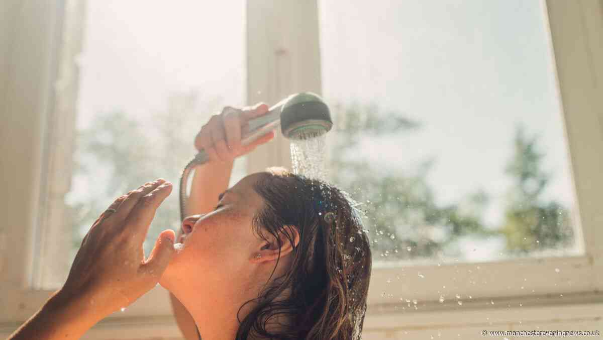 Doctor warns 'do not' take cold showers before bed during UK heatwave