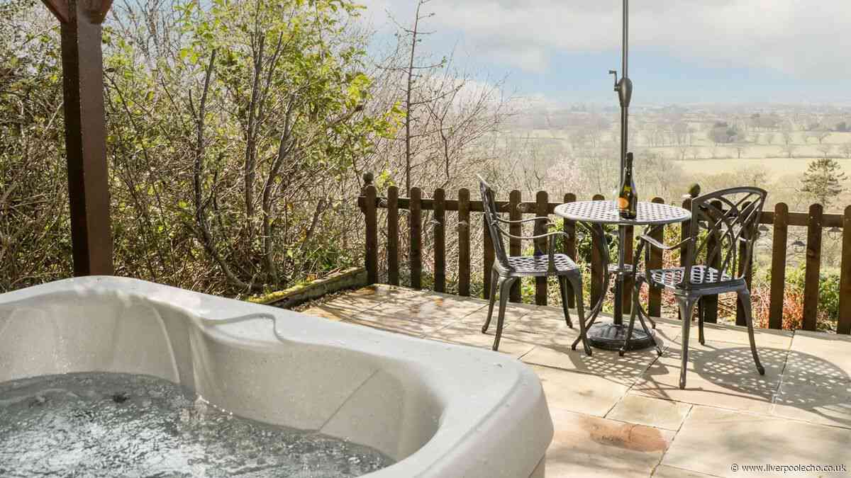 'Perfect' North Wales cabin with hot tub and beautiful views