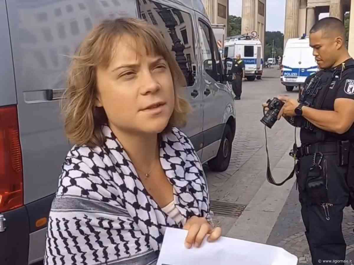 Greta Thunberg si incolla davanti alla Rheinmetall: blitz a Berlino contro le armi per il Medio Oriente