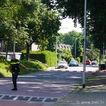 112 Nieuws: File op N35 door afgevallen lading zand | Steekincident station Almelo