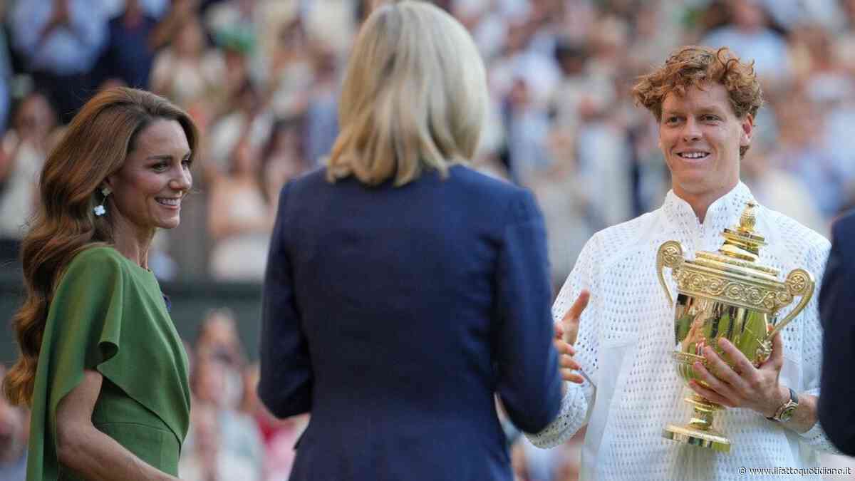 “Non tutti i giorni, ma nei weekend”: il principe George racconta a Sinner la sua passione per il tennis. E Kate vestita di verde oliva è la vera regina di Wimbledon