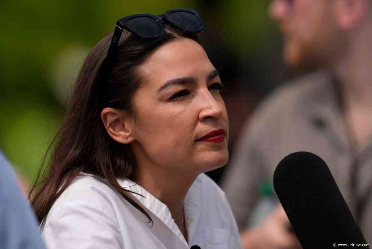 Ocasio-Cortez, Buttigieg top Arlington Democrats’ early presidential straw poll