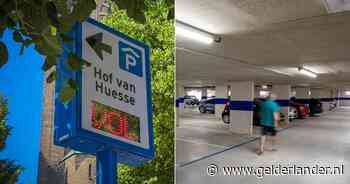 ‘Vol’, zegt digitale bord naast deze nieuwe gratis garage al weken, maar binnen is bijna geen auto te zien