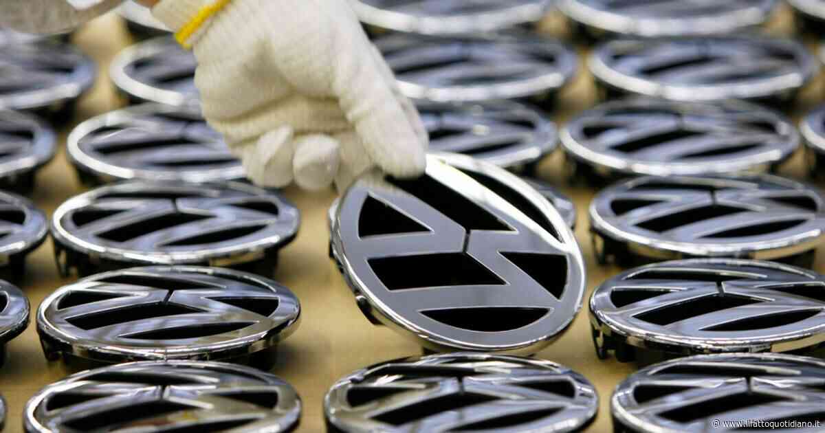 Volkswagen, il Ceo: “Tagliare altri 50 mila posti per essere competitivi”. Veto di sindacati e azionista pubblico