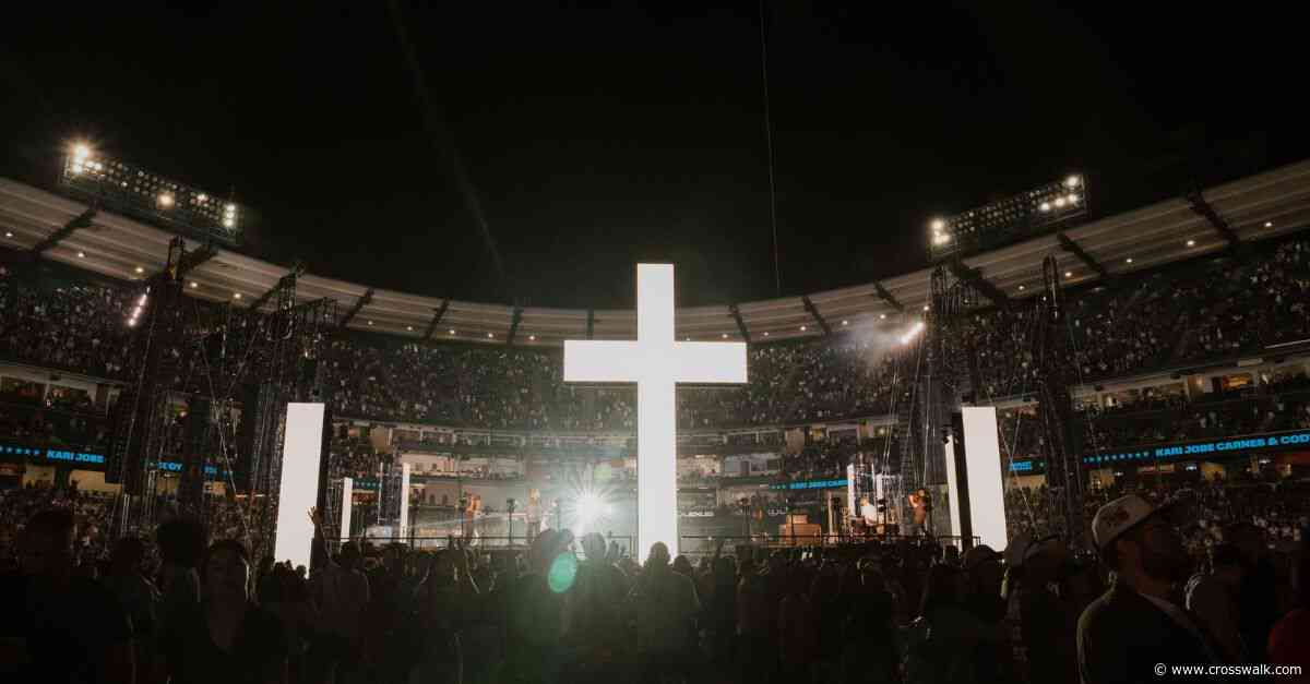 30,000 Pack Angel Stadium to Hear Gospel as Greg Laurie Sees 'Hunger' for God