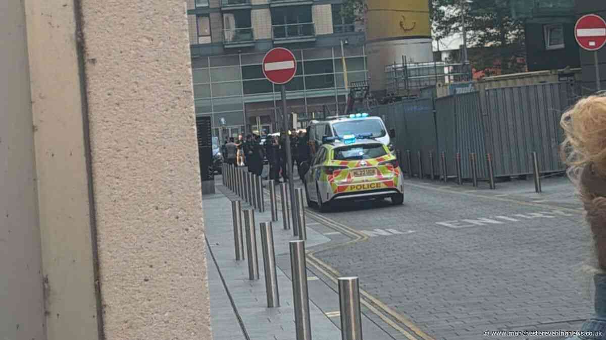 Police race to Manchester city centre after prisoner escapes from court