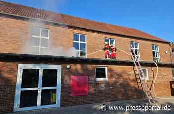 FW Wathlingen: Brand auf Sporthallendach