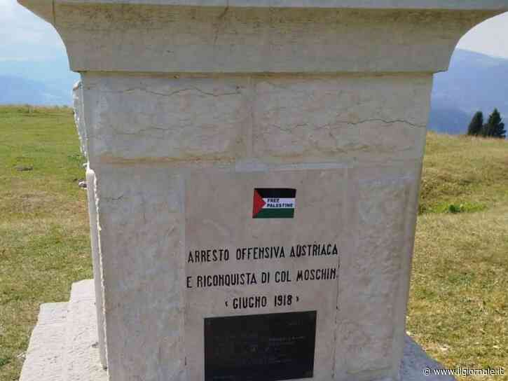 Attaccano l'adesivo "Free Palestine" sul monumento agli Arditi sul Col Moschin. "Atto vile"