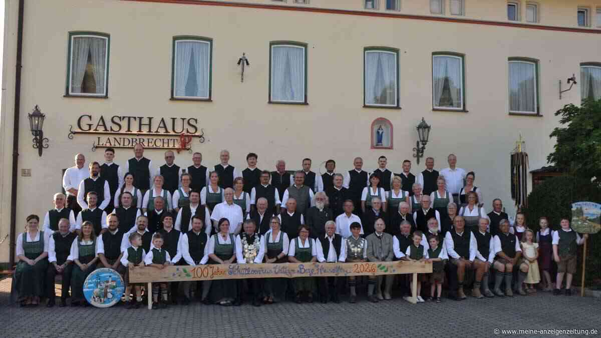 Schützenverein „Unterm Berg“ Haindlfing feiert 100. Geburtstag