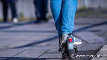 „Mehrere erhebliche Verkehrsverstöße“: E-Scooter-Fahrer wird nach Unfall mit Taxi ordentlich zur Kasse gebeten