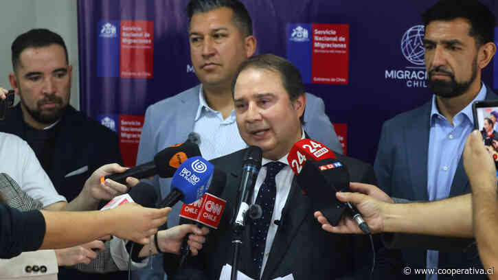 Migraciones advirtió que algunos futbolistas extranjeros sin visa deberán abandonar Chile