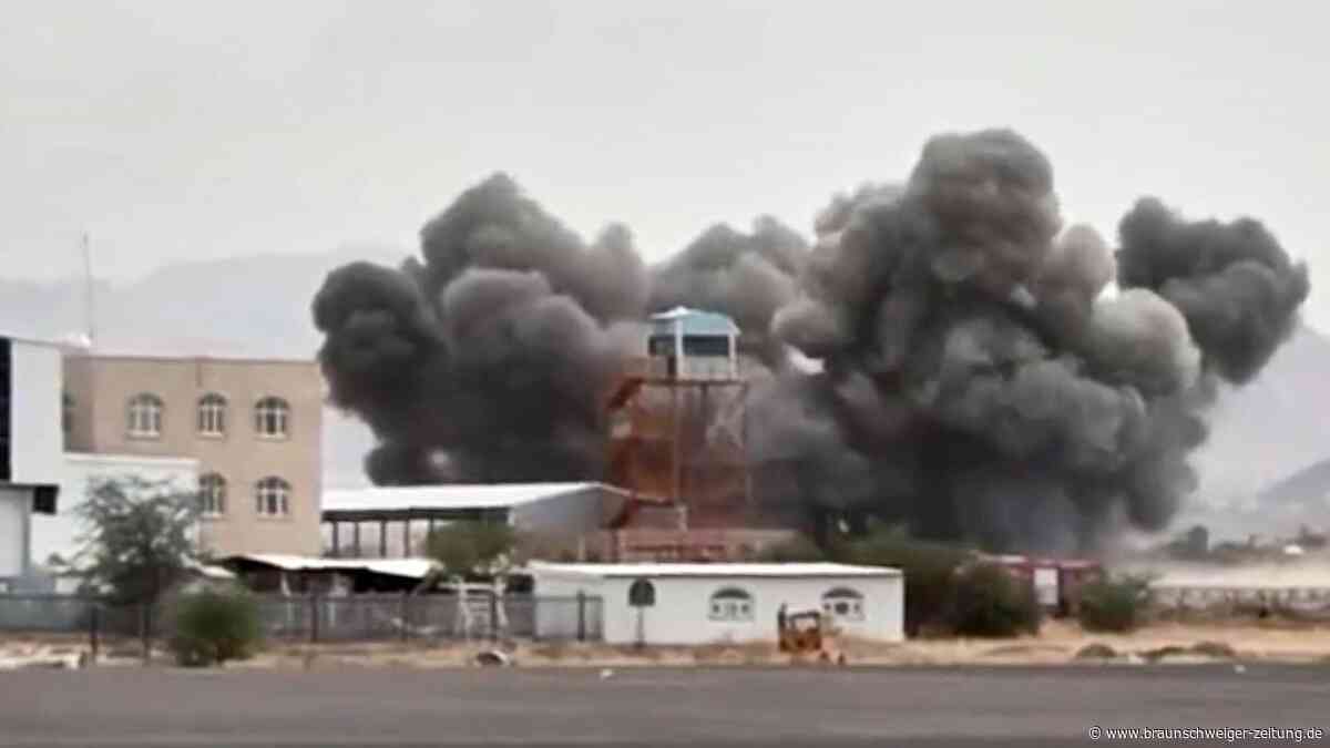 Jemen: Regierung beschießt Flughafen – Huthis feuern Raketen auf Saudi-Arabien