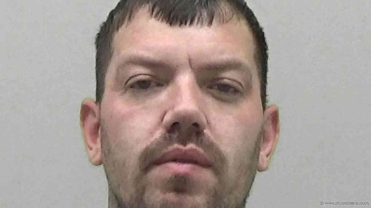 'Jealous' Gateshead thug bombarded ex-partner with phone calls and threats before kicking cop