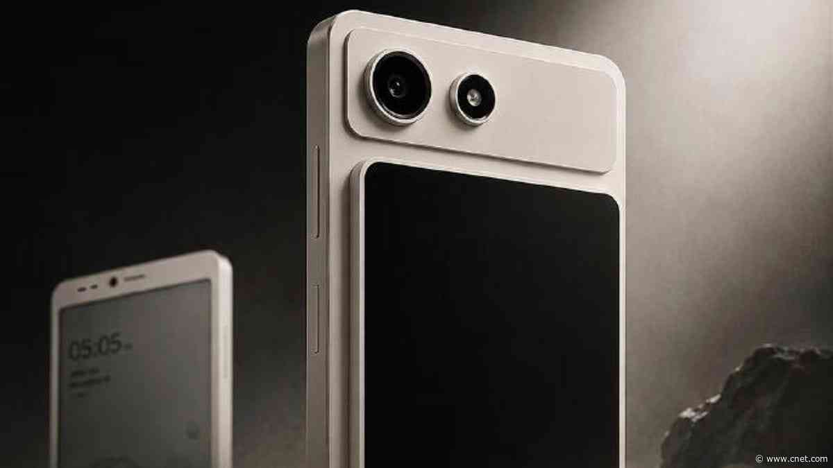 I'm a Big E Ink Fan, So This New Detachable-Screen Phone From Hisense Intrigues Me