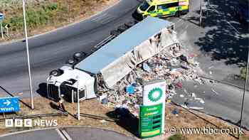 Traffic warning as lorry overturns on roundabout
