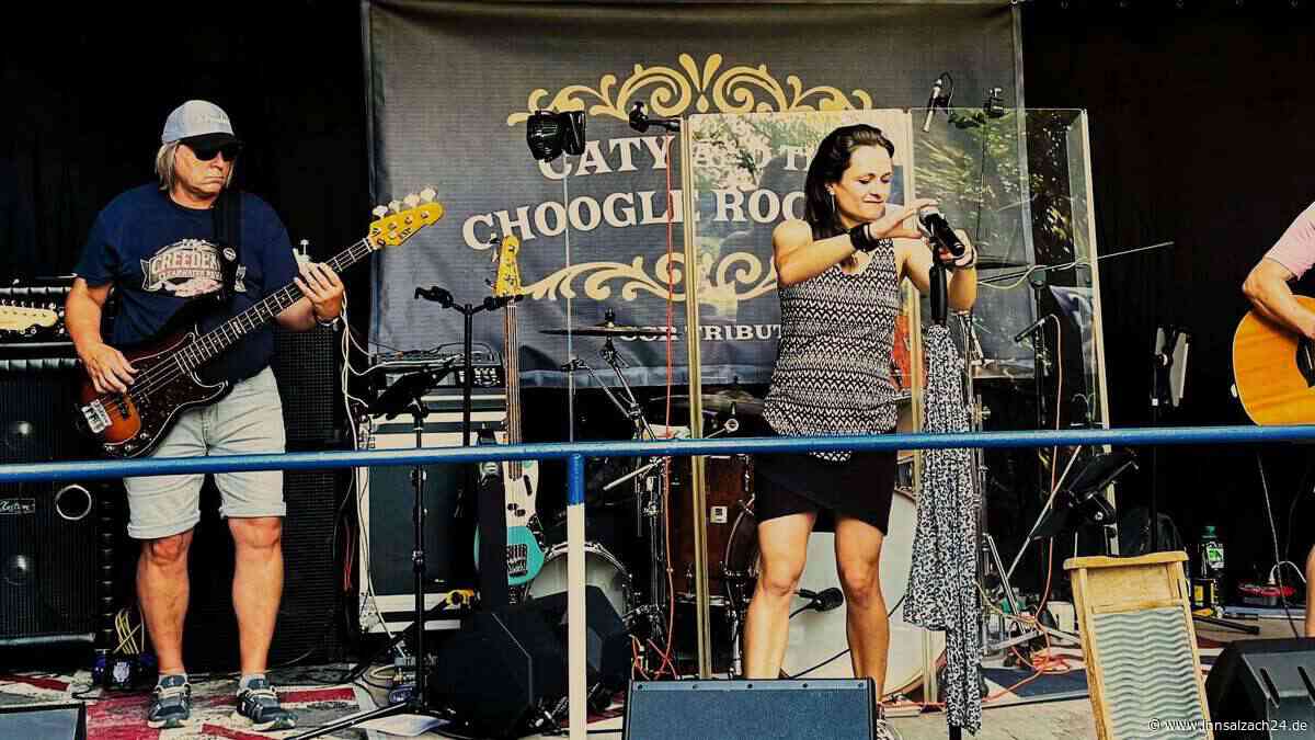 Mit dem typischen Creedence-Sound: Bier aus dem Steinkrug und ehrlicher Rock begeistern Erharting