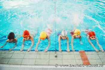 Schwimmen lernen im Urlaubshotel