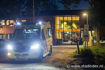 Zwaargewonde bij steekpartij azc Almere, politie op zoek naar verdachte
