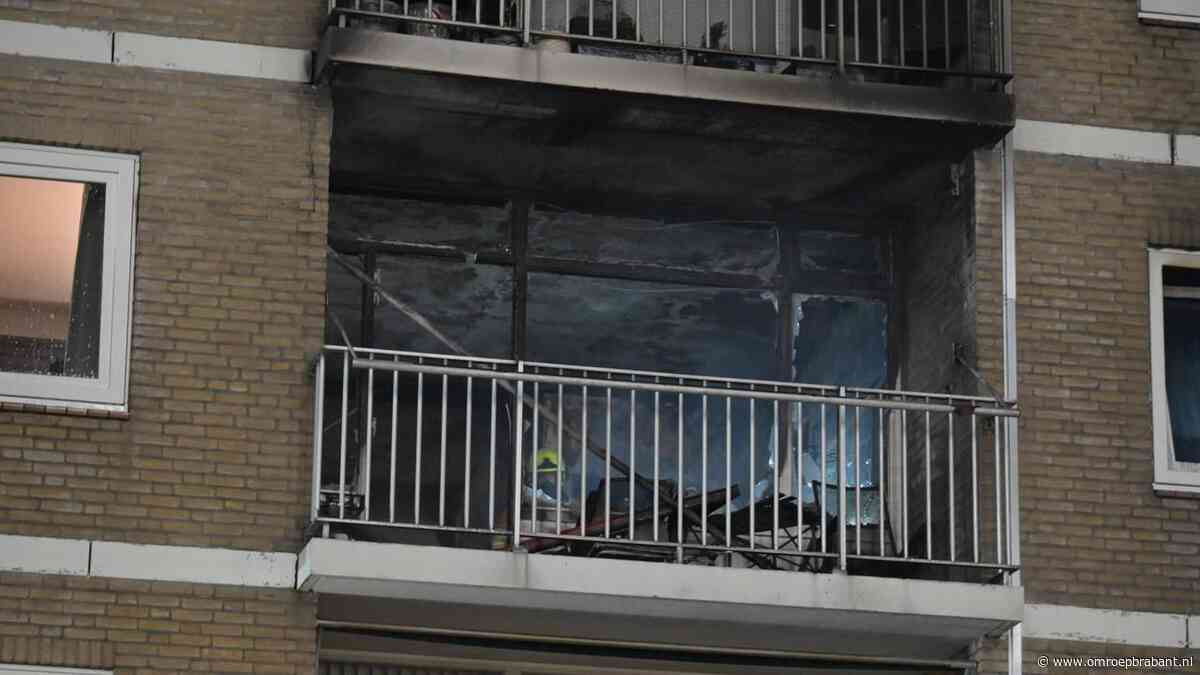 Vuur verwoest appartement in Roosendaal, bewoners buiten opgevangen