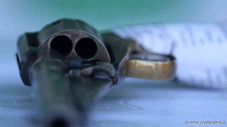 Adolescente manipulaba arma de fuego e hirió en el ojo a hombre en Puente Alto