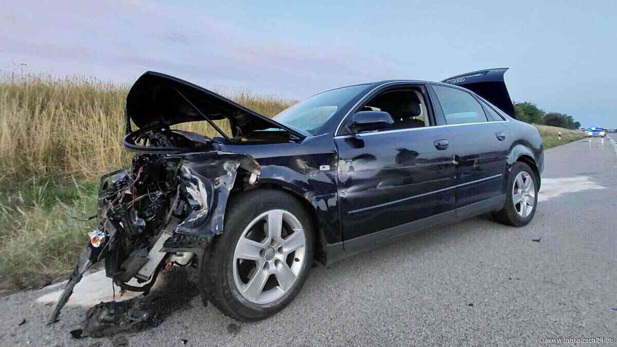 Unfall auf A94 mit Audi und Auto-Transporter – Autobahn kurzzeitig voll gesperrt