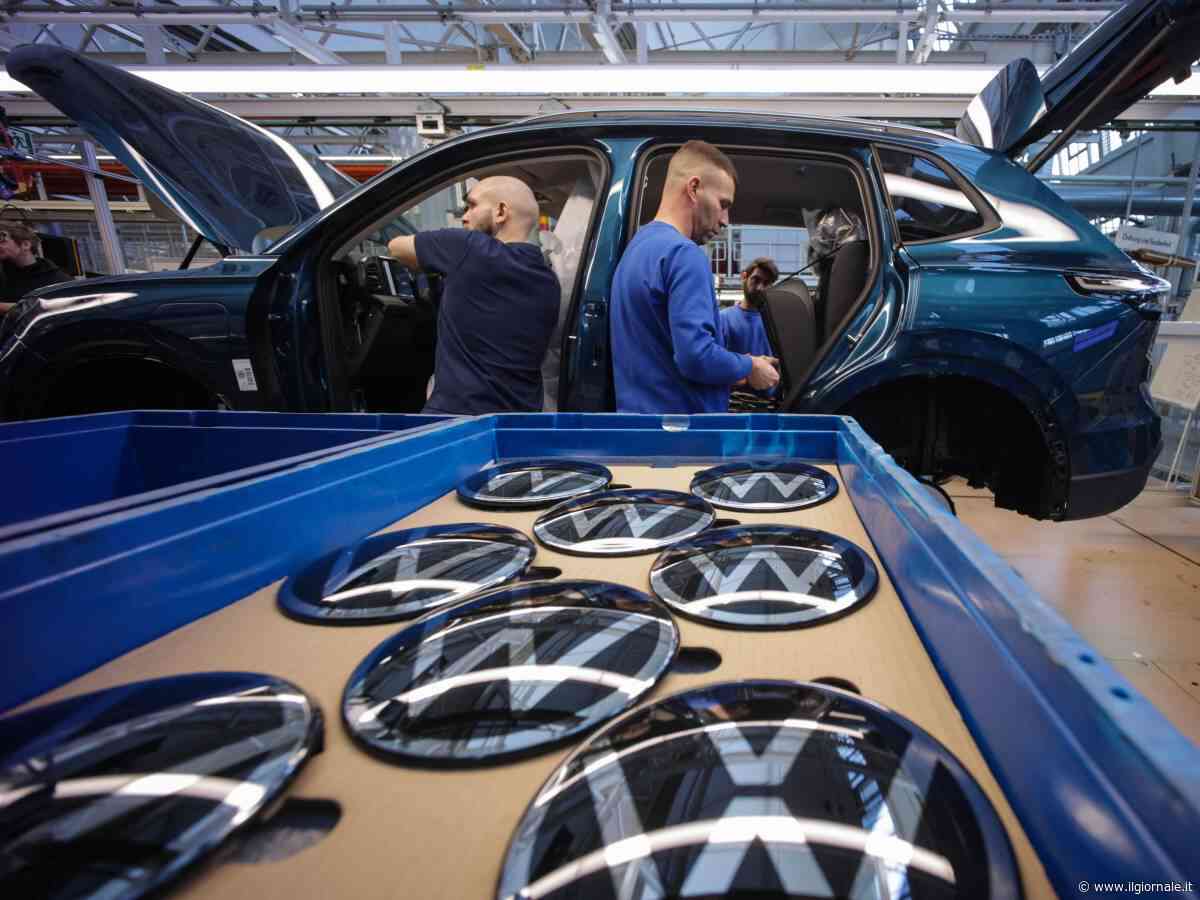 VW, "solo" 50mila tagli. Stellantis va al sorpasso