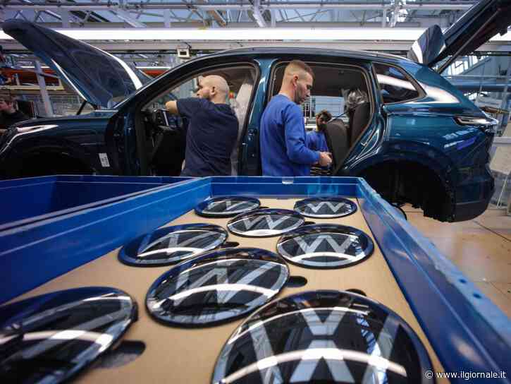 VW, "solo" 50mila tagli. Stellantis va al sorpasso