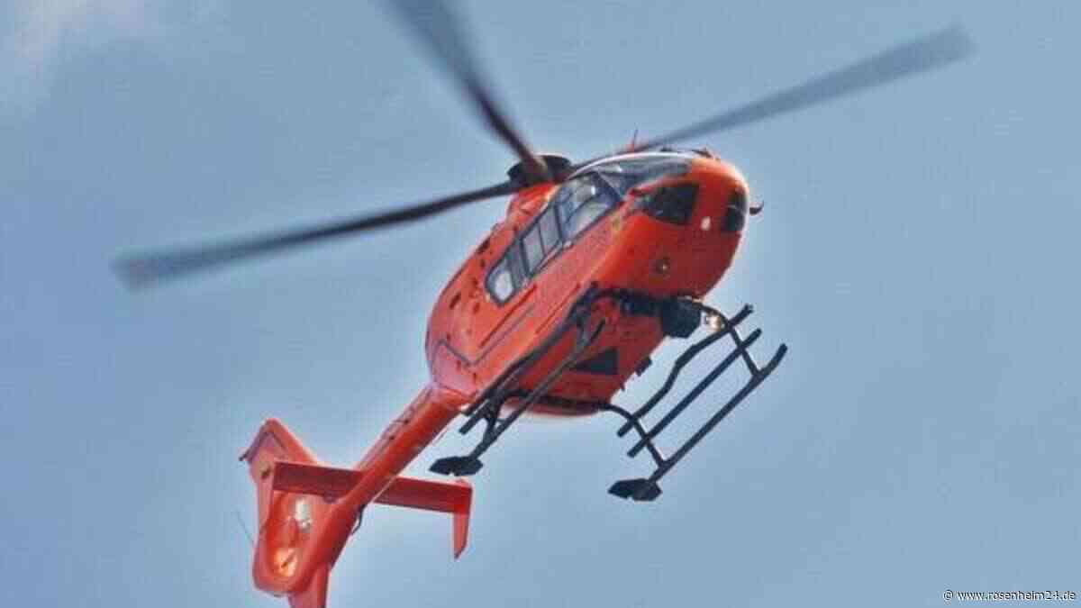 Von Auto erfasst: Schwer verletzter Teenager (16) mit Hubschrauber in Klinik geflogen