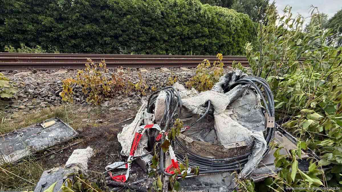 Mutmaßlicher Brandanschlag legt Zugverkehr lahm