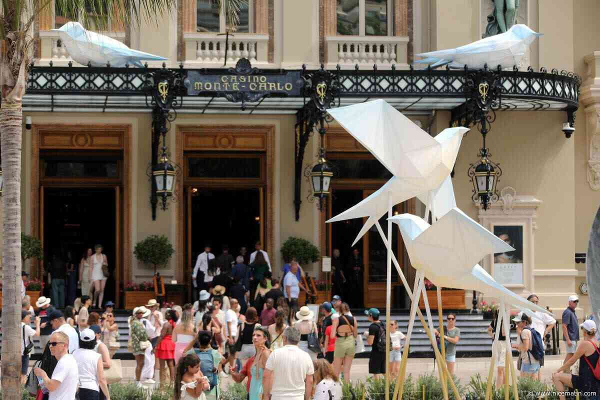 Pourquoi des origamis géants se sont-ils emparés de la place du Casino à Monaco ?