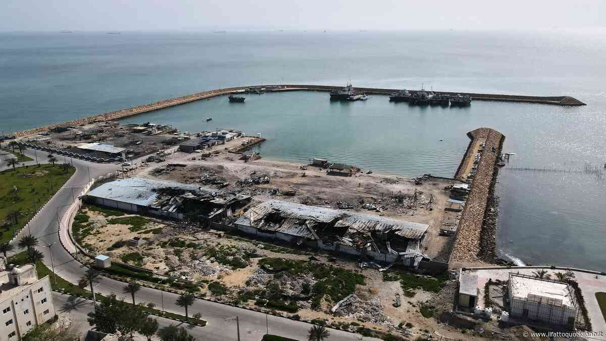 Iran, 3ª notte di raid Usa. Teheran colpisce due petroliere degli Emirati: un morto. Trump: “Pedaggio a Hormuz”