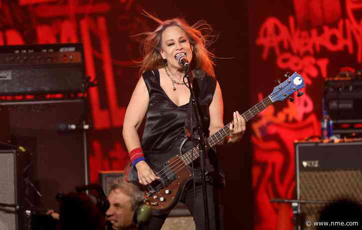 L7 bassist Jennifer Finch diagnosed with aggressive brain cancer