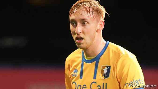 Eastleigh sign midfielder Dickov after trial