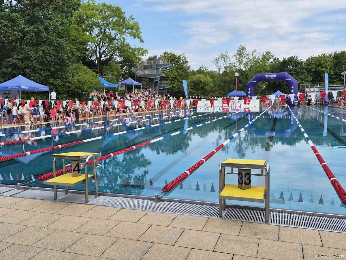 Ratinger Schüler schwimmen und laufen um die Wette