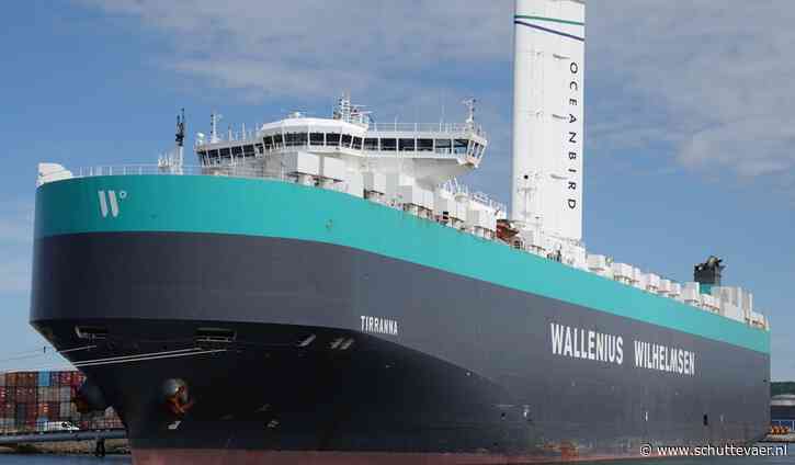 Autoschip Tirranna van Wallenius Wilhelmsen vaart als eerste met windvleugel van Oceanbird