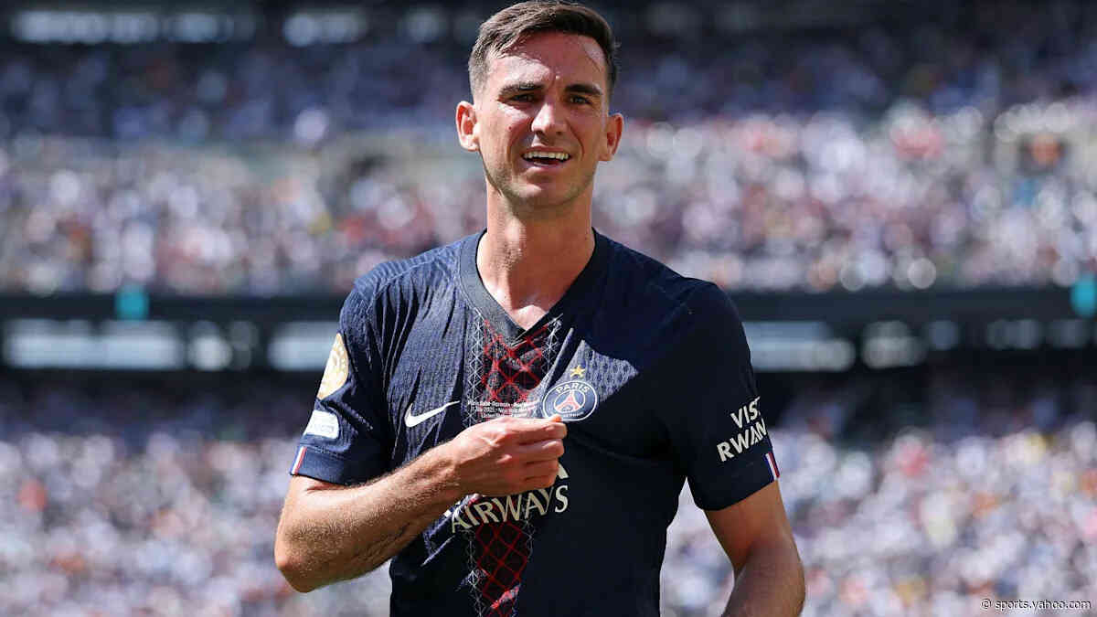 Insider claims PSG have secured midfielder on new one year contract with option
