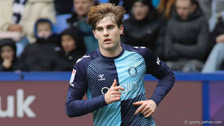 Lowe joins Hibs on loan as he signs new Stoke contract