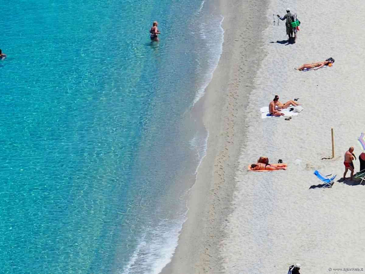 Multe in spiaggia fino a 3mila euro: scattano i nuovi divieti dell’estate 2026